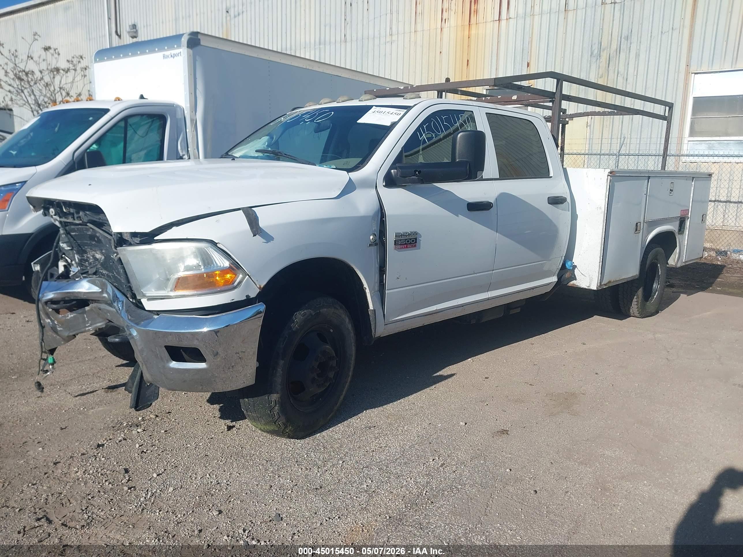 2011 RAM Ram Chassis Cab — VIN 3D6WZ4CL3BG636109 — photo 2
